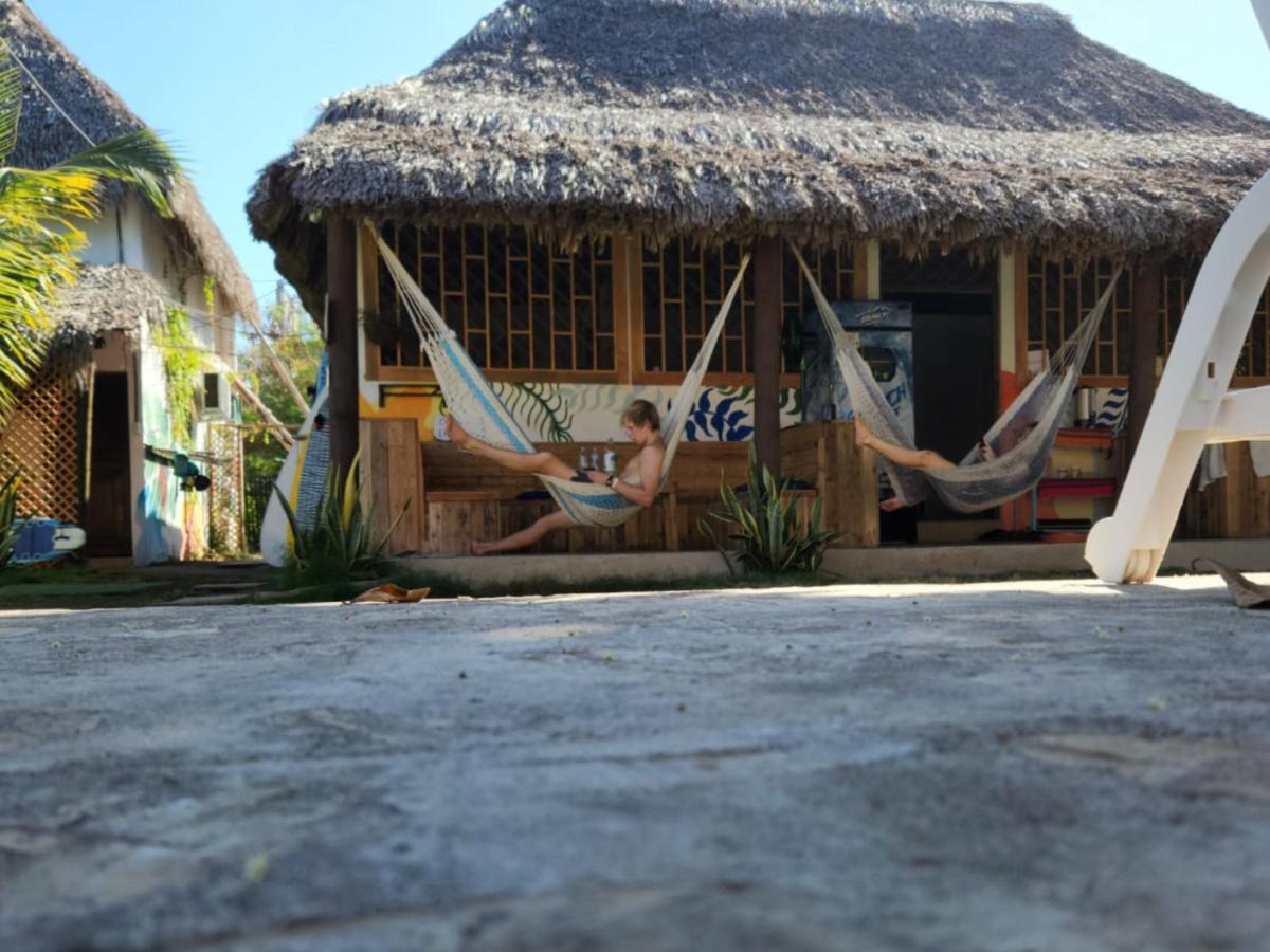 Green Belly Surf Hostel El Paredón Buena Vista Exterior foto